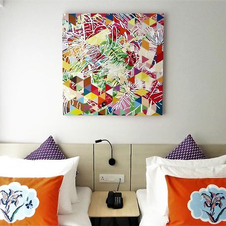 The Canvas Hotel Кланг Экстерьер фото