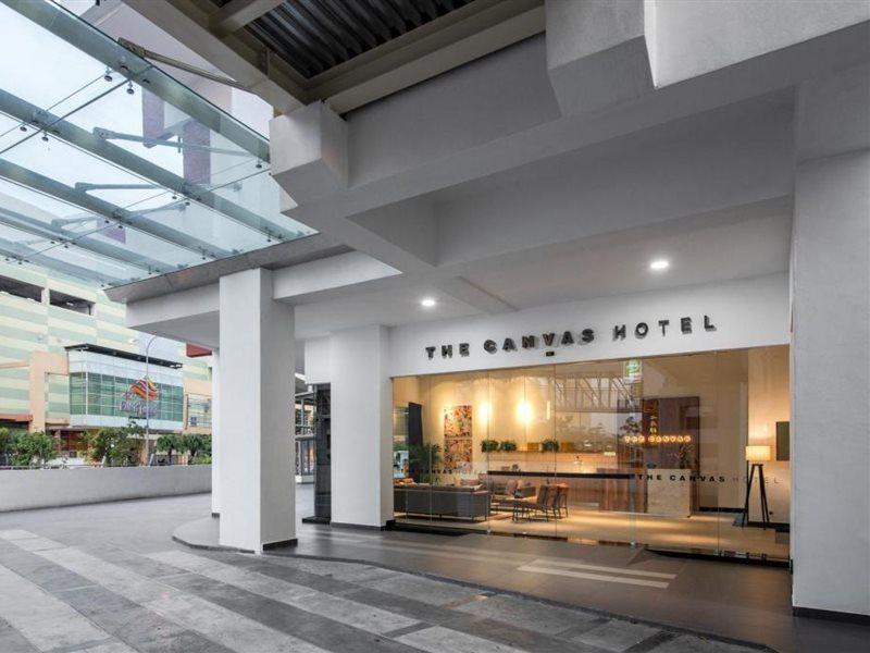 The Canvas Hotel Кланг Экстерьер фото