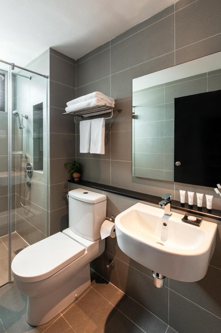 The Canvas Hotel Кланг Экстерьер фото