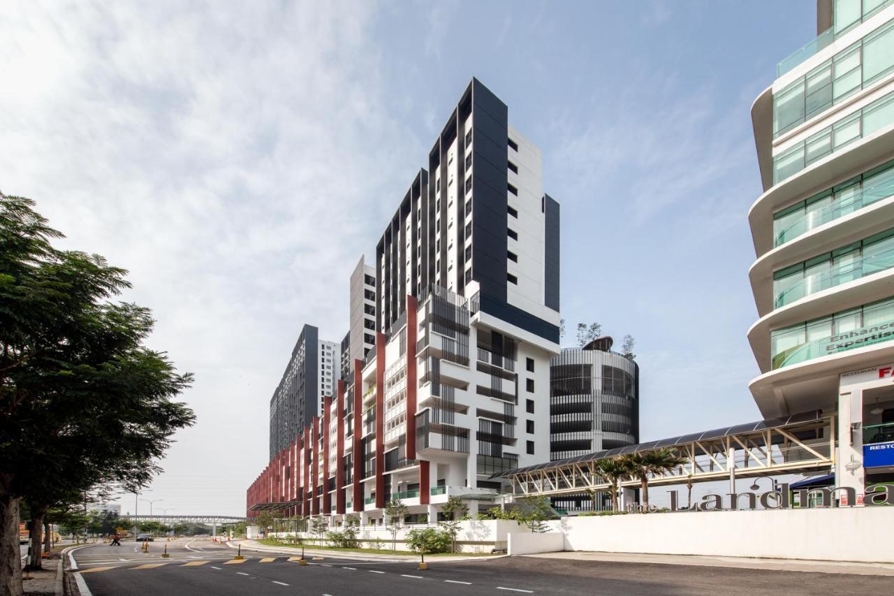 The Canvas Hotel Кланг Экстерьер фото
