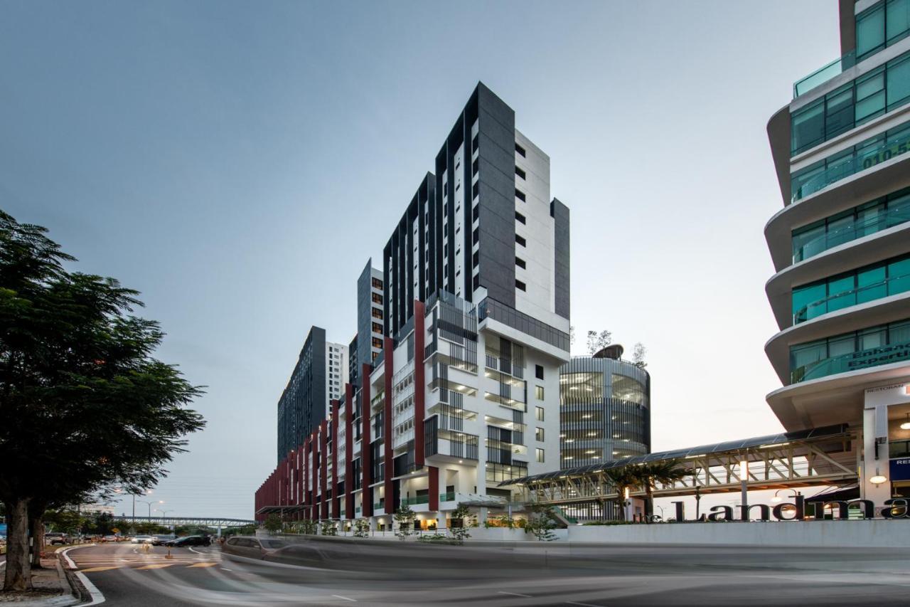 The Canvas Hotel Кланг Экстерьер фото